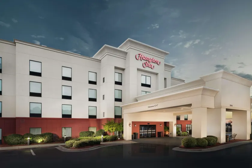 Hampton Inn Wilson Downtown - Image 1