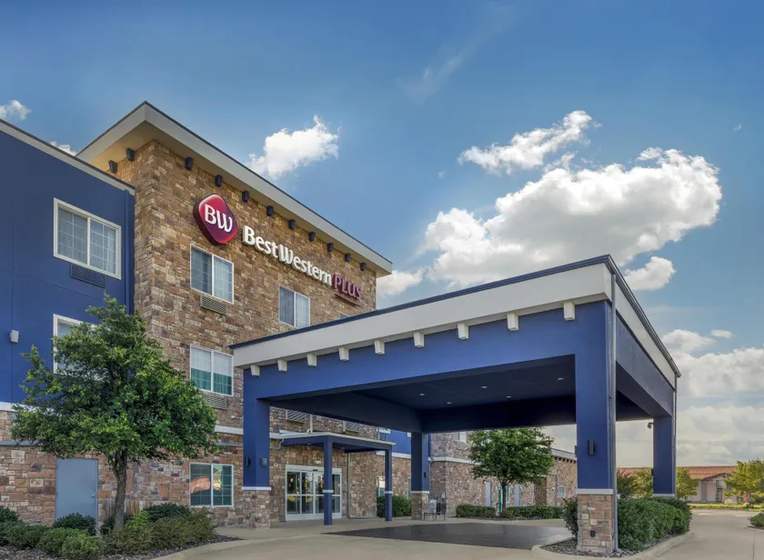Best Western Plus Fort Worth Forest Hill Inn & Suites - Image 1