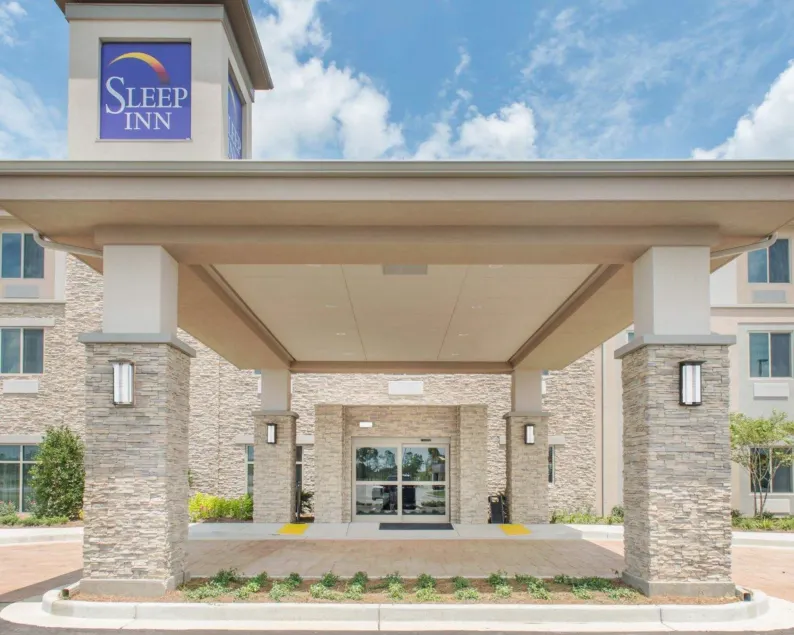Sleep Inn & Suites Defuniak Springs - Crestview - Image 1
