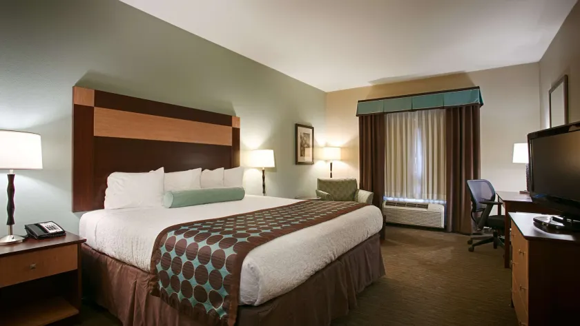 Best Western Plus Texarkana Inn and Suites - Image 1