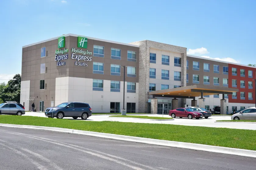 Holiday Inn Express & Suites - Bensenville - O'Hare by IHG - Image 1