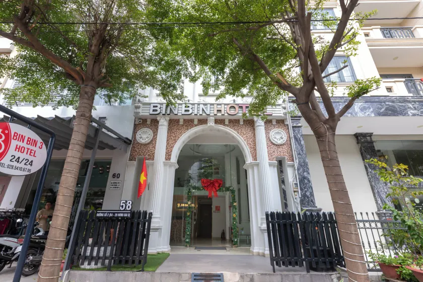 Bin Bin Hotel 3 - Near SC Vivo City D7 - Image 1