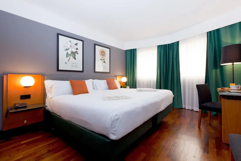 Hotel Malcom and Barret - Image 1