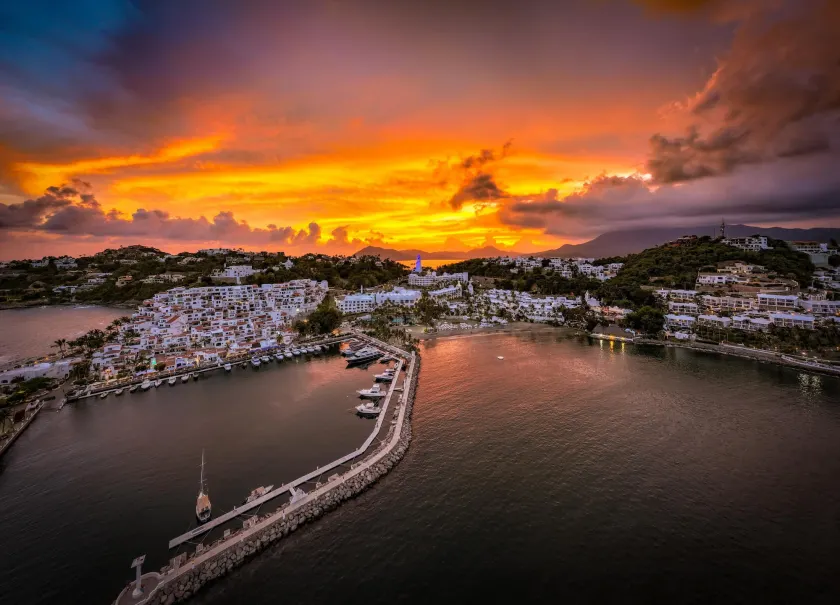 Las Hadas by Brisas - Image 1