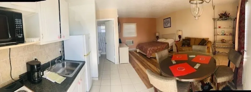 THE FLORIDIAN INN - Room