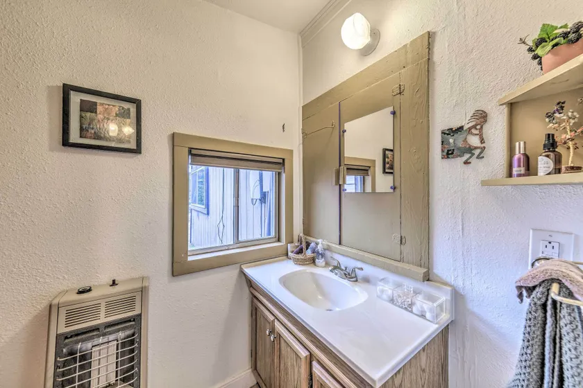 Cozy High Rolls Cottage Near Hiking Trails! - Interiør