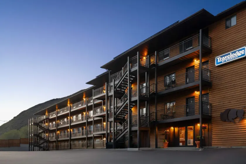 Travelodge by Wyndham Gardiner Yellowstone Park North Entr - Image 1