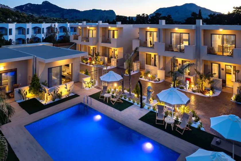 Oasis Luxury Suites - Image 1