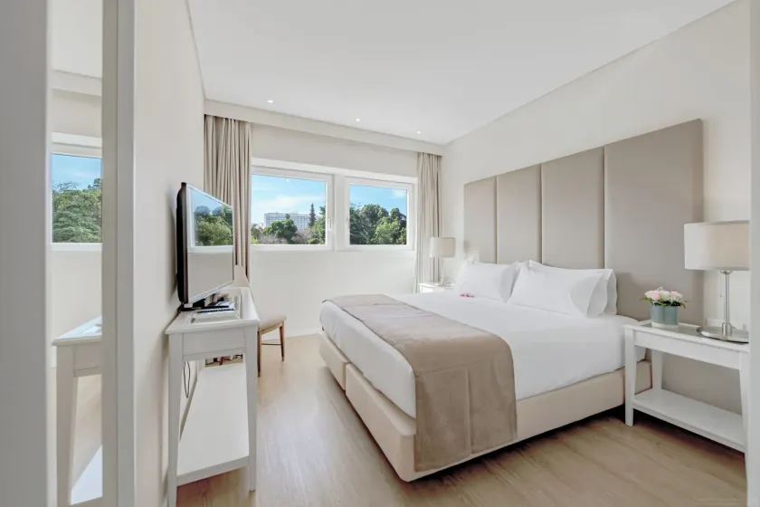 Lisboa Central Park Hotel Suites & Studios - Image 1