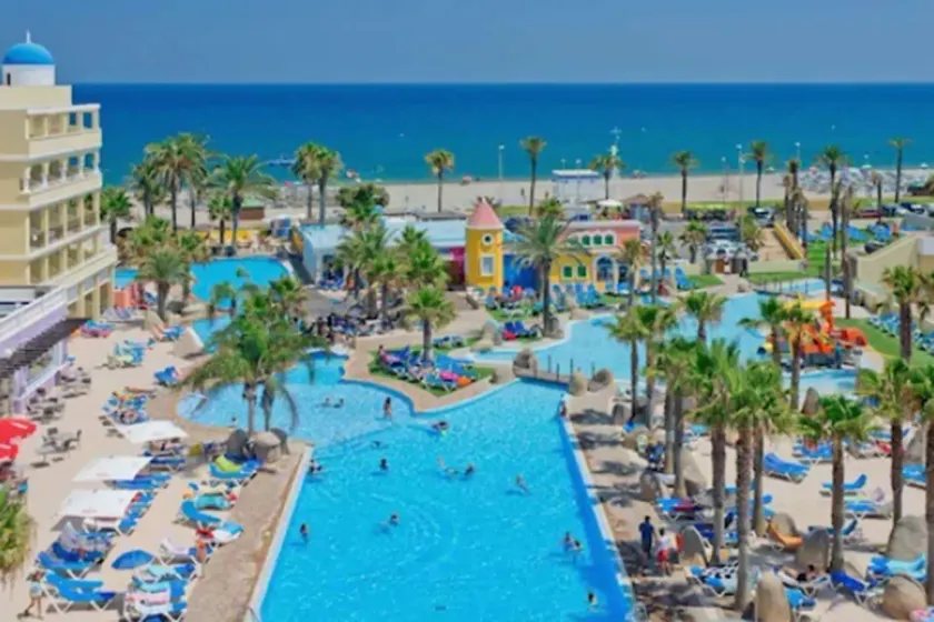 Mediterraneo Bay Hotel & Resort - Image 1
