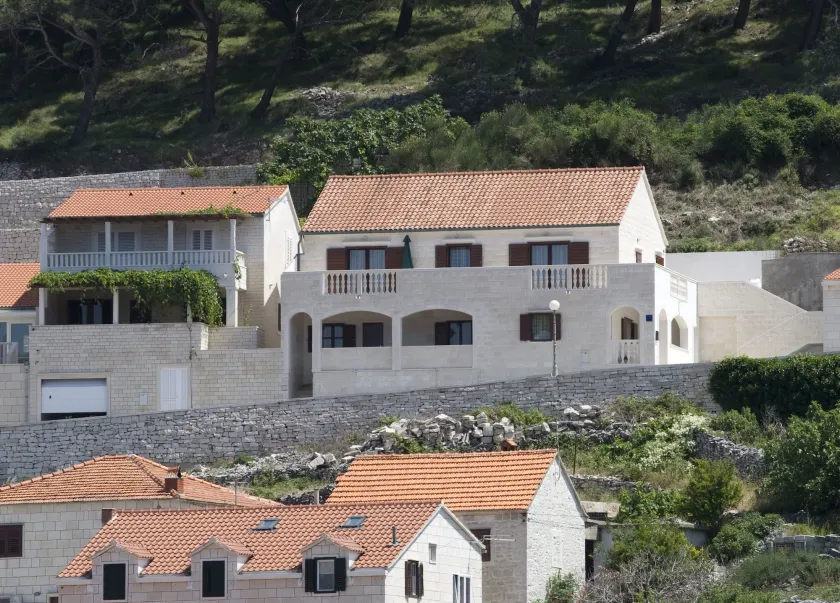 Apartments Pucisca - Image 1