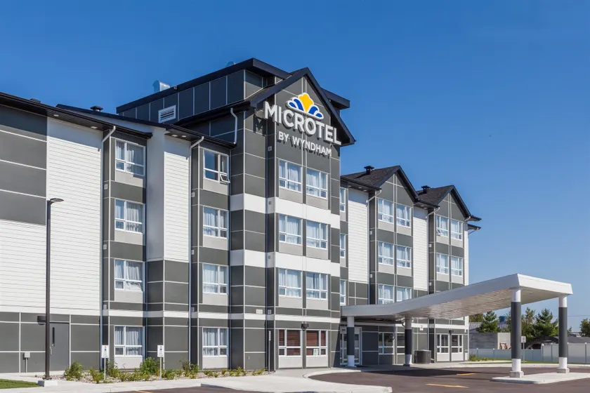 Microtel Casselman - Image 1