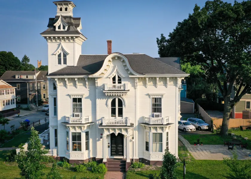 The Wedding Cake House - Image 1