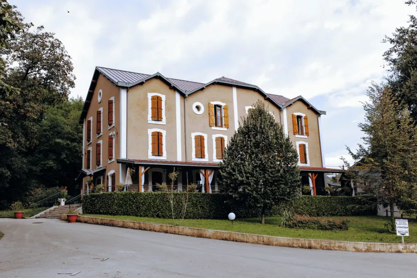 Logis - Hotel Restaurant du Parc - Image 1