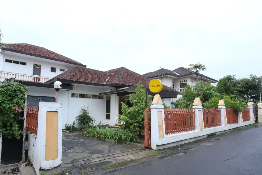 OYO 2268 Tim-tim Homestay SyariahNearUniversitas Gadjah Mada - Image 1