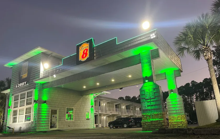 Super 8 By Wyndham Kingsland I-95/Naval Base Area - Image 1