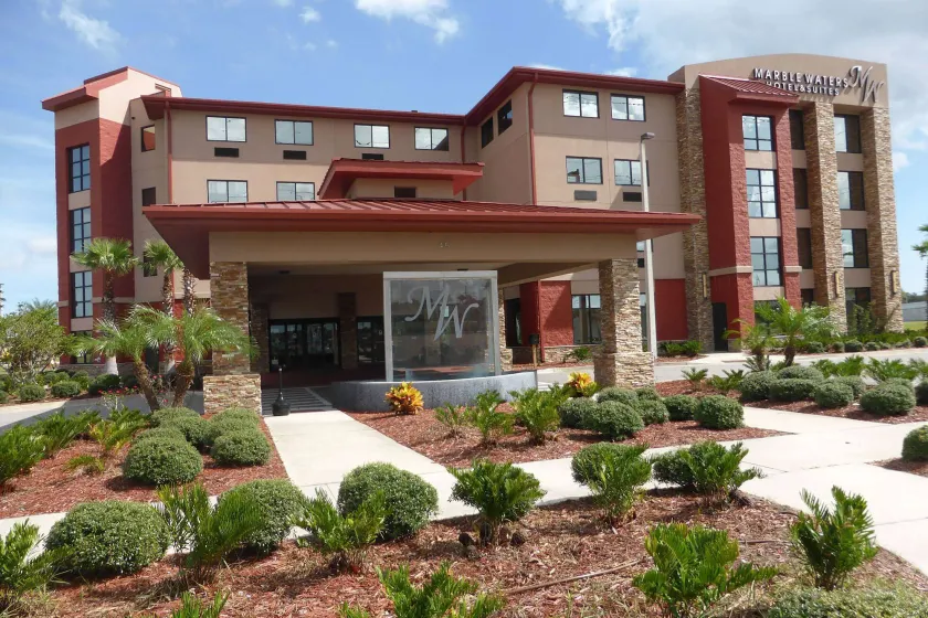 Marble Waters Hotel & Suites, Trademark by Wyndham - Image 1