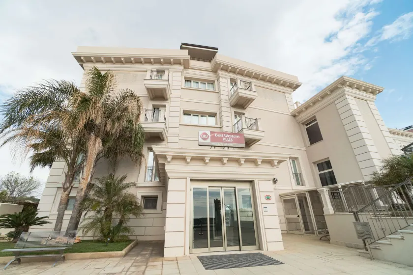 Best Western Plus Hotel Perla Del Porto - Image 1
