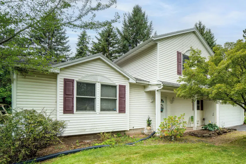 Explore Brockport! Family Gem, Neighborhood Perks - Image 1