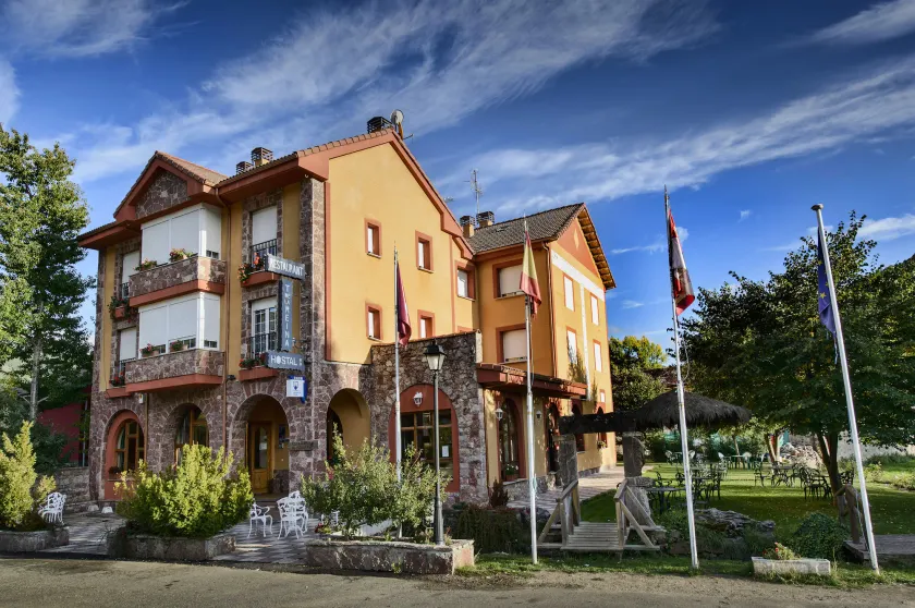 Hotel Tierra de la Reina - Image 1
