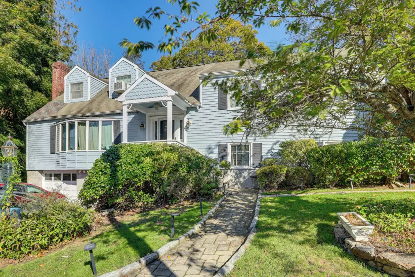 2 Mi to NYC Train: Wfh-friendly Greenwich Apt! - Image 1