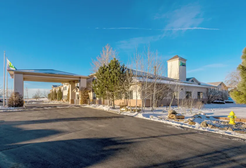Holiday Inn Express Hotel & Suites Raton by IHG - Image 1