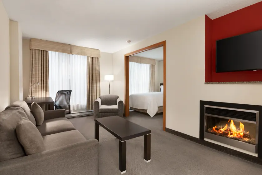 Embassy Suites Montréal by Hilton - Image 1