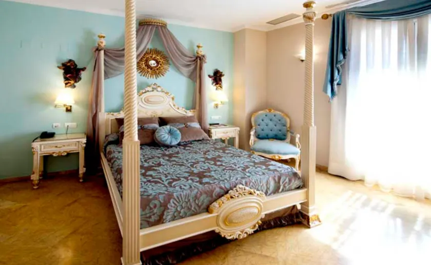 Adriano Boutique Sevilla - Image 1