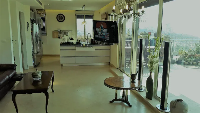 Sea Front Penthouse - Image 1