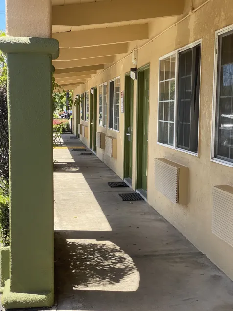 Holiday Motel - Image 1