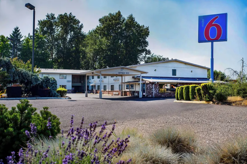 Motel 6-Gresham, OR - Portland - Image 1