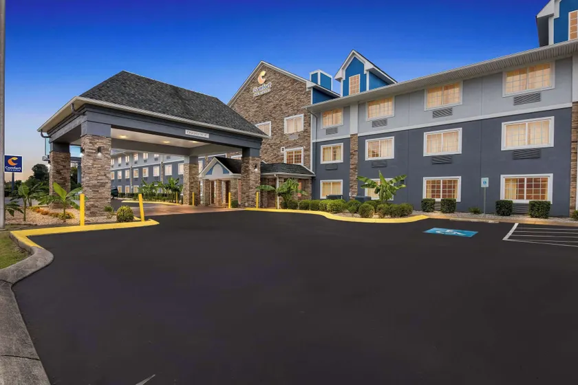 Comfort Inn & Suites Nashville Near Tanger Outlets I-24 Antioch - Image 1