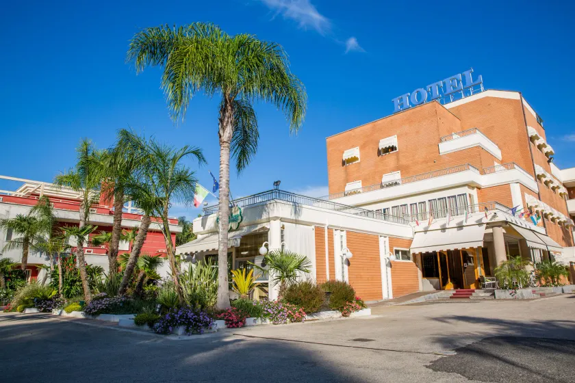 Hotel Ares - Image 1