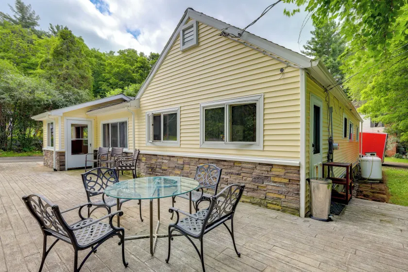 Home With Water Access: Close to Saratoga - Image 1