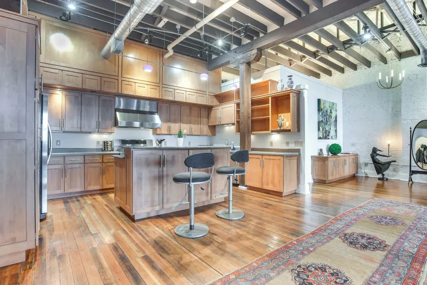< 1 Mi to Wittenberg: Eclectic Loft w/ Parking! - Interiör