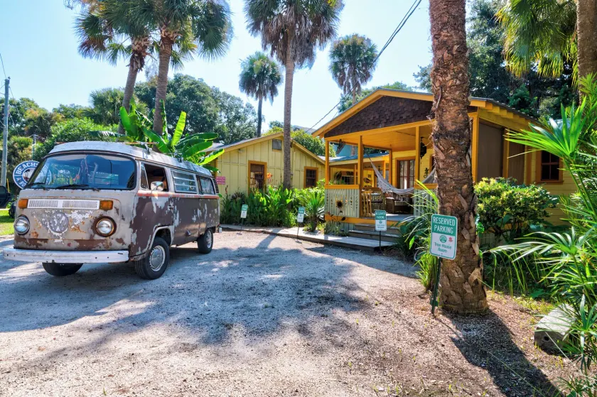 Beachside Boutique Inn – Folly Beach Rooms & Private Cottages - Image 1
