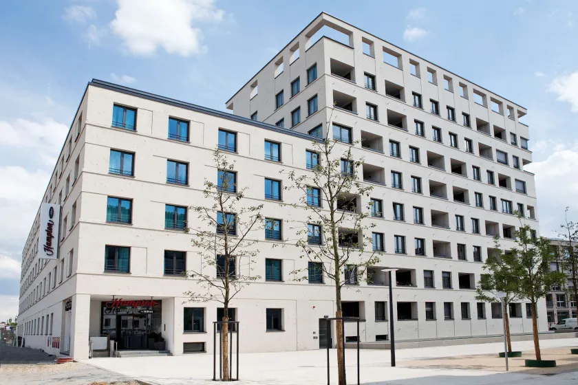 Hampton by Hilton Regensburg - Image 1