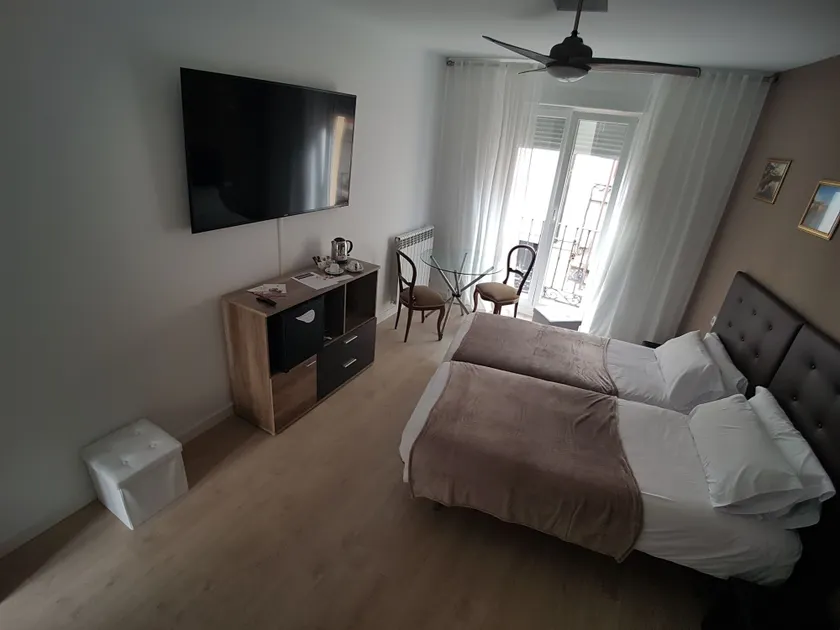 Hostal Puente de Hierro - Image 1