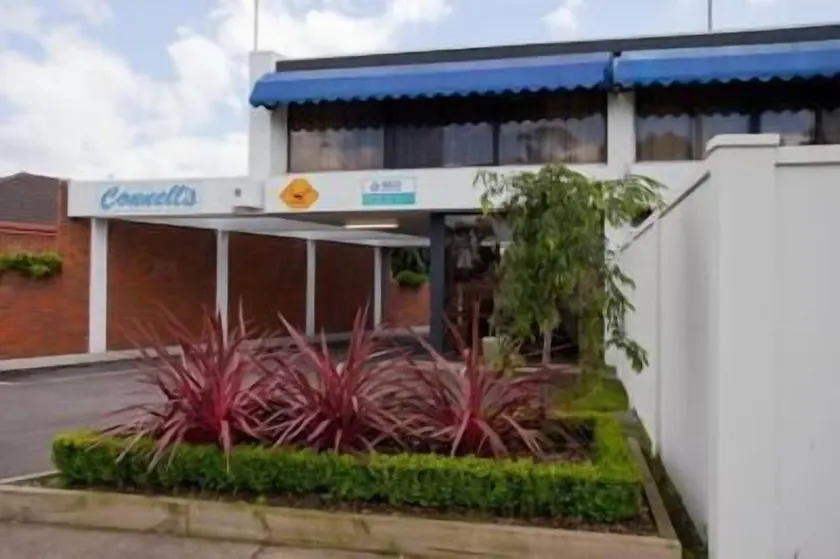 Connells Motel & Serviced Apartments - Image 1