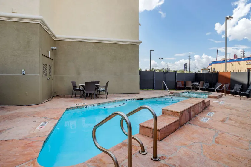 Comfort Suites Houston near Medical Center- NRG Stadium - Image 1