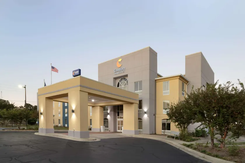 Country Inn & Suites by Radisson Ruston LA - Image 1