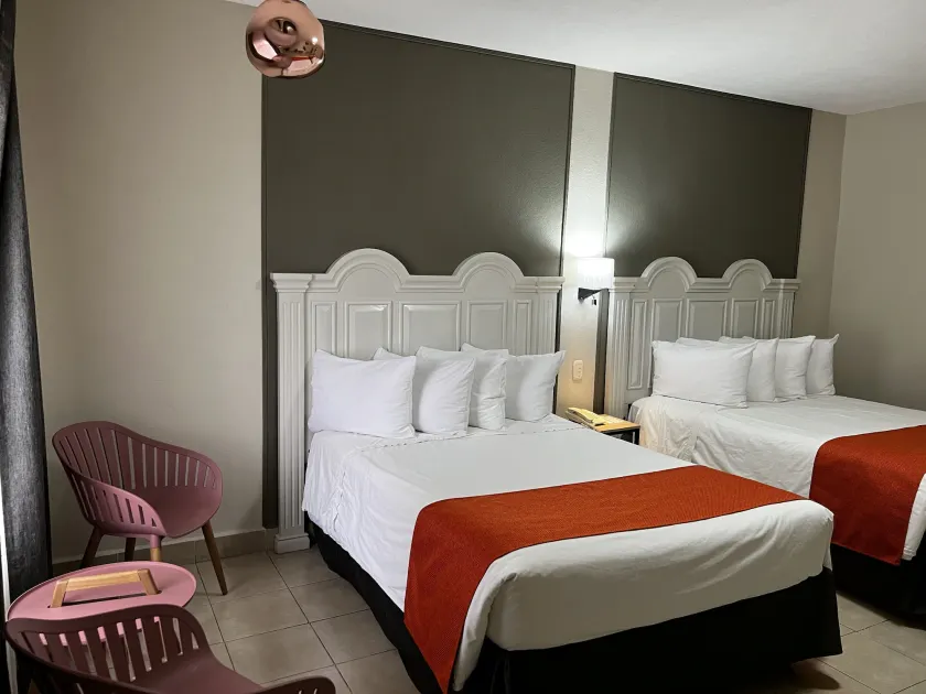HOTEL LOS ROBLES - Image 1