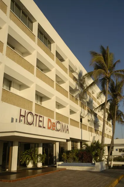 Hotel De Cima Beach Club - Image 1