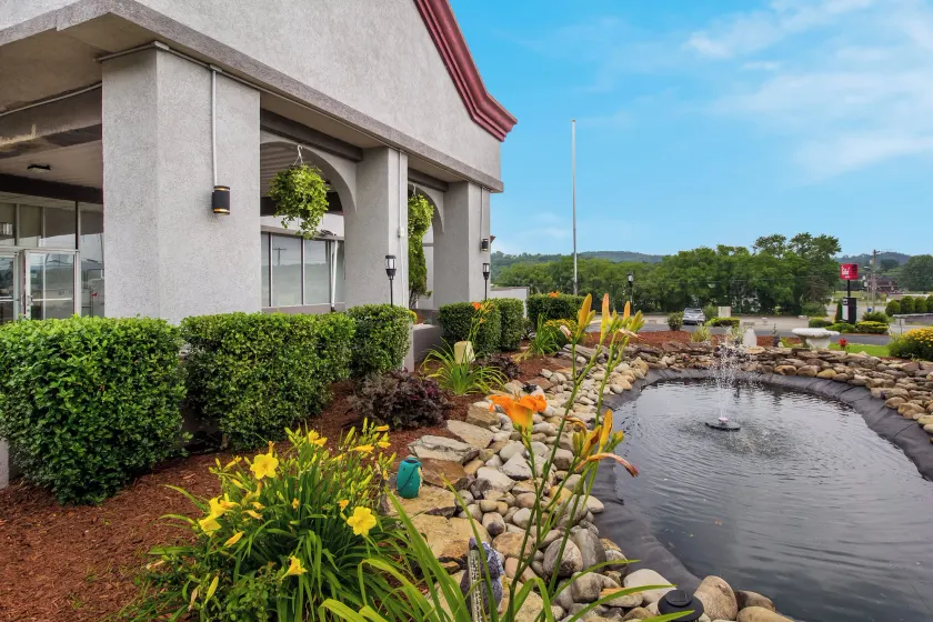 Red Roof Inn New Stanton - Image 1