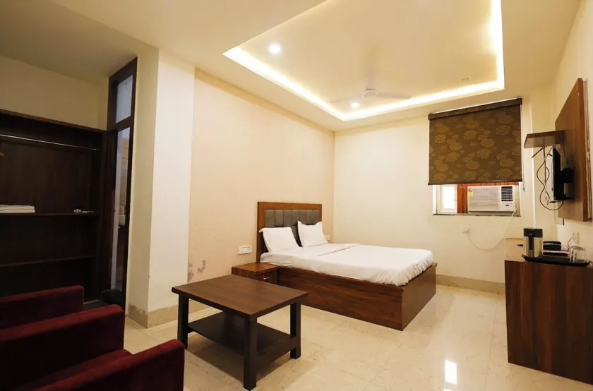 Hotel Silver Oaks Inn Mathura - Image 1