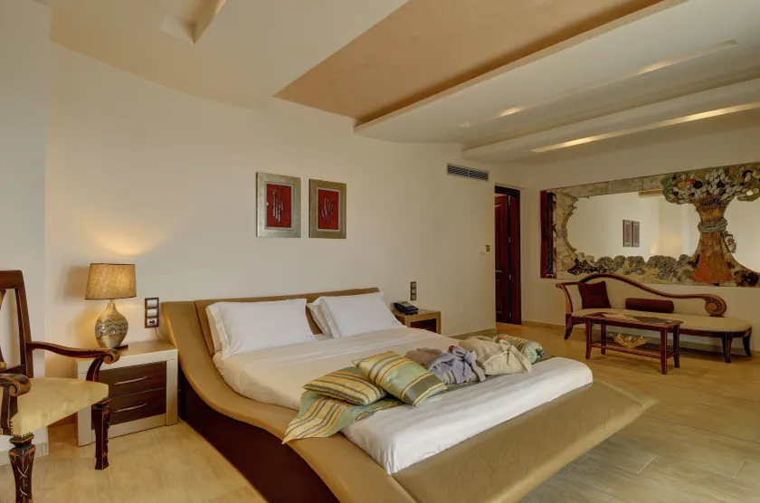 Iakovakis Suites & Spa - Image 1