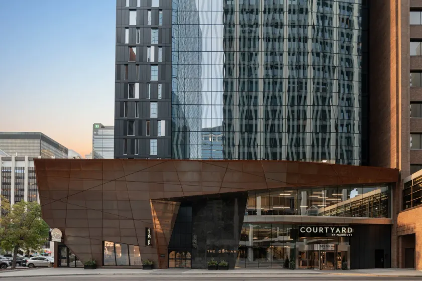 Courtyard by Marriott Calgary Downtown - Image 1