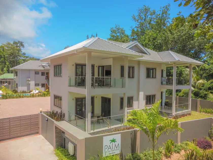 Palm Holiday Apartments - Image 1