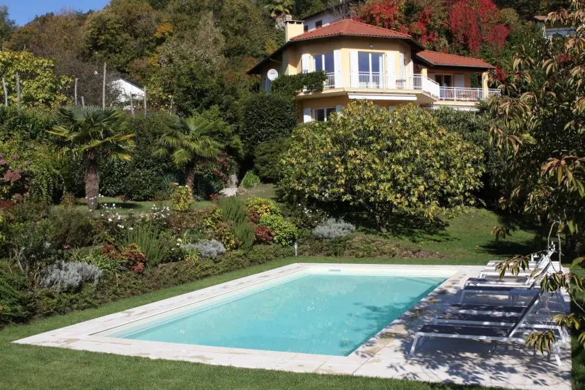 Stunning 4 bed Villa With Private Pool, Bbq, Wifi, Lake Views, Walking Distance to Restaurant - Image 1