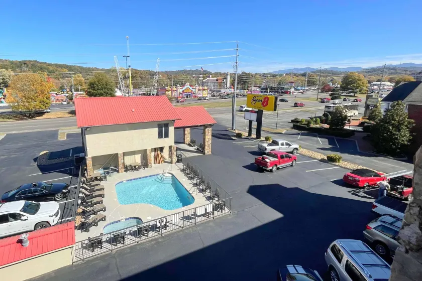 Super 8 by Wyndham Pigeon Forge Downtown - Image 1